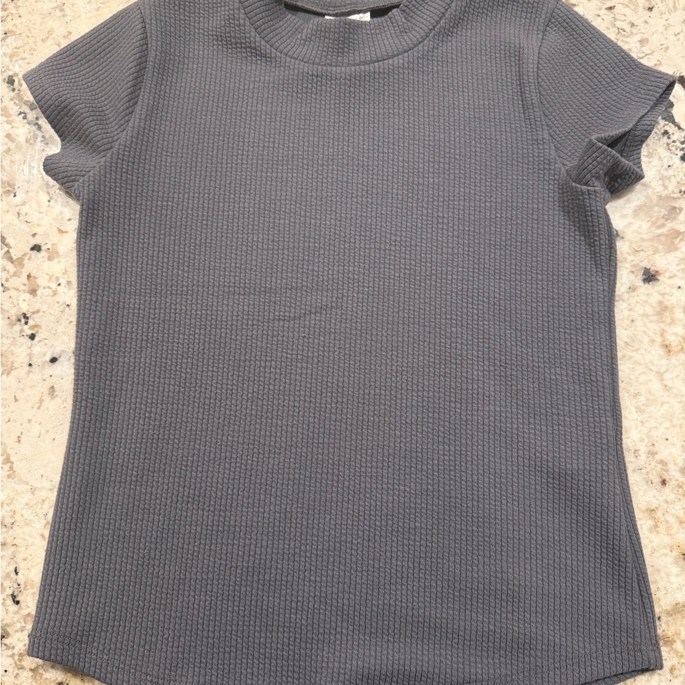 *GENTLY WORN* Girl's Size 11/12 abercrombie Kids Gray Ribbed Cap Sleeve T-Shirt
